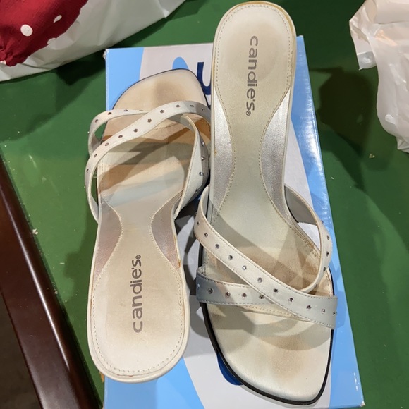 Heels - Picture 4 of 4